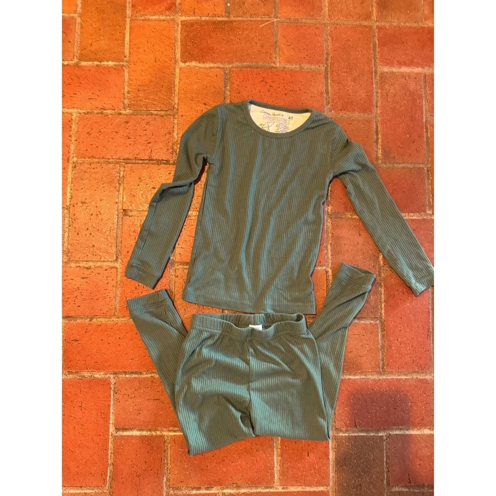 Copper Pearl Kids Sage Green Ribbed Knit Pajama Set 2 Piece Size 4T Long Sleeve